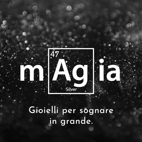 Immagine sfondo nero con glitter con scritta "Magia" e "Gioielli per sognare in grande".